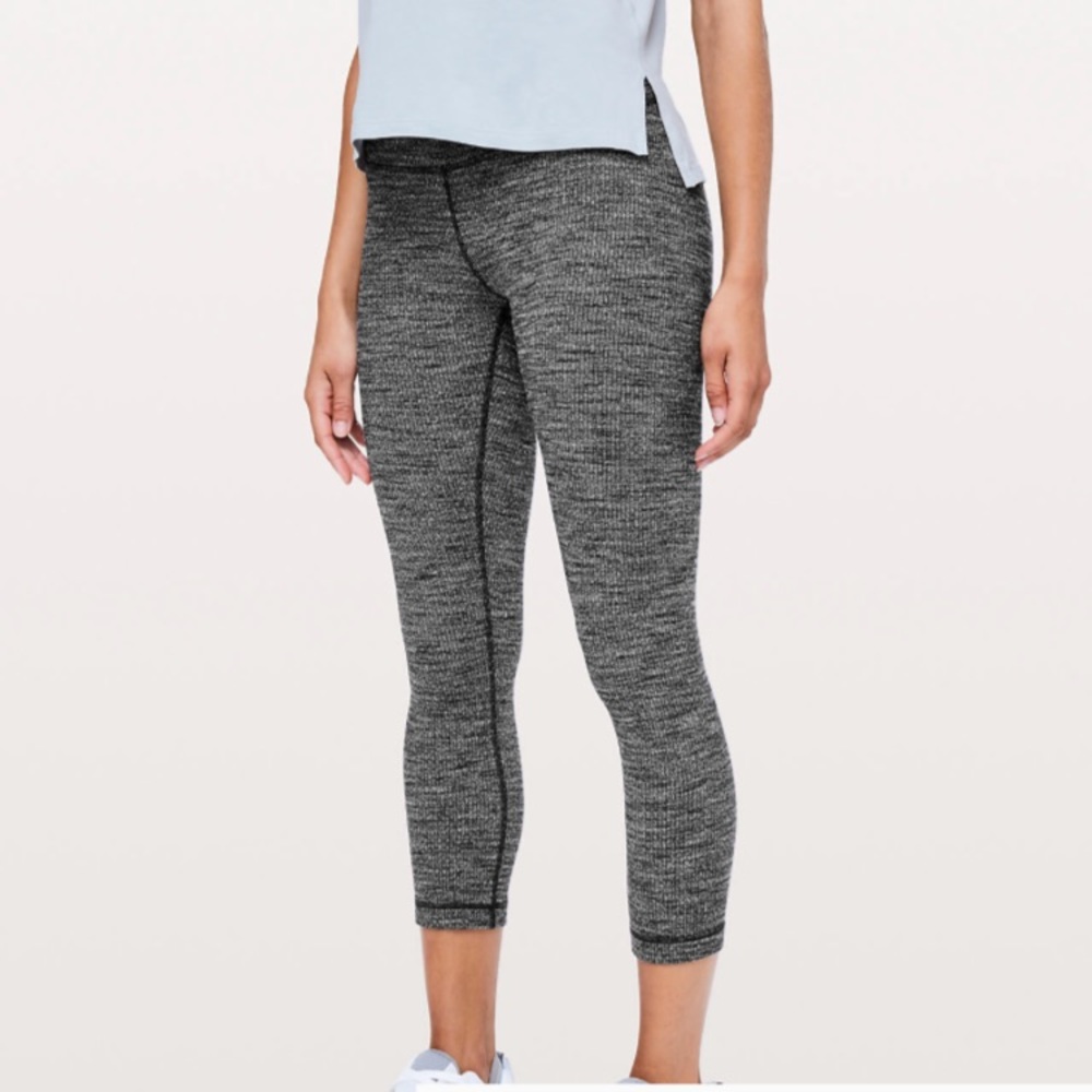 LULULEMON size 10 crop wunder under leggings